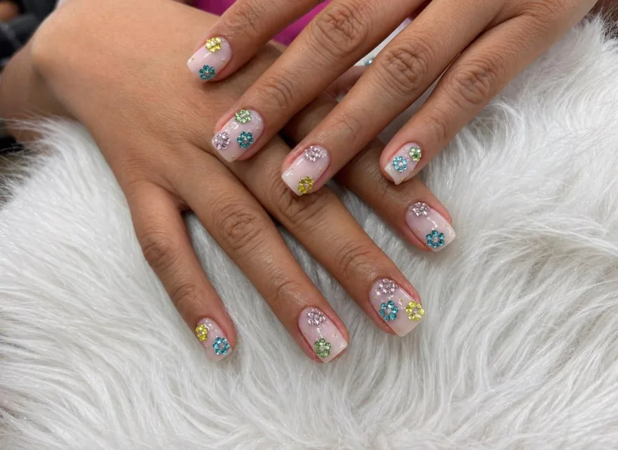 Pastel floral nail art by Ashley